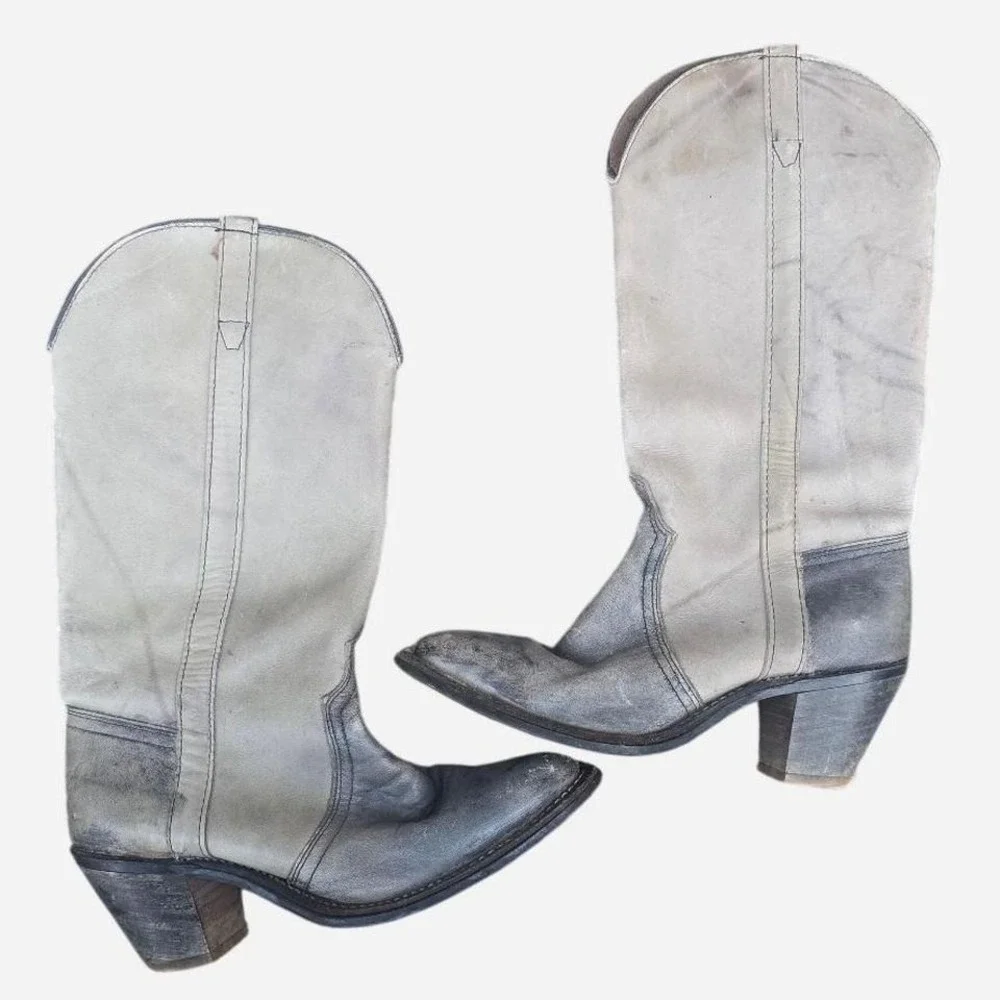 Vintage leather cowgirl boots in an awesome distressed gray colorway size 7.5
